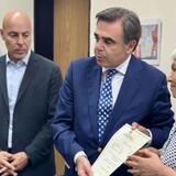 Ο Μαργαρίτης Σχοινάς παρέλαβε το πτυχίο του Βαγγέλη Γιακουμάκη από τη Γαλακτοκομική Σχολή Ιωαννίνων