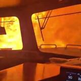Συγκλονιστικό βίντεο από τις φωτιές στον Καναδά με τρένο να έχει περικυκλωθεί από τις φλόγες – Σε σοκ ο μηχανοδηγός