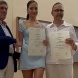 Ηράκλειο: Η συγκινητική παράλληλη αποφοίτηση του π. Χαρ. Κοπανάκη με την κόρη του!