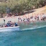 Ρέθυμνο - Φωτιά: Στο φοινικόδασος στην Πρέβελη μπήκαν οι φλόγες - Νέο βίντεο απεγκλωβισμού πολιτών από την παραλία