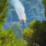 Σύγκρουση πυροσβεστικών ελικοπτέρων στην Ψάθα: «Ένας Έλληνας κι ένας αλλοδαπός χωρίς τις αισθήσεις τους», αναφέρει η Πυροσβεστική