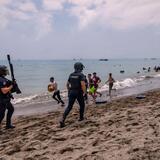 Η Ισπανία εγκαθιστά πλωτό φράγμα στη Θέουτα 