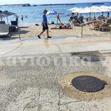 Χανιά: Βουτιές παρά την απαγόρευση κολύμβησης και τα λύματα...