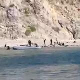 Στο Αγιοφάραγγο αποβιβάστηκε μια ακόμα ομάδα μεταναστών - Βίντεο