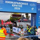 Ημιμαραθώνιος Κρήτης: Η βροχή δεν πτόησε κανέναν - Η τεράστια συμμετοχή και οι πρωτιές