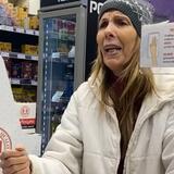 Viral η Κατερίνα Στανίση: Τραγούδησε το "Τότε" σε σούπερ μάρκετ στον Κολωνό