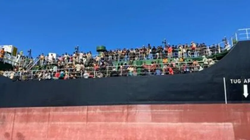 metanastes kriti politis 3