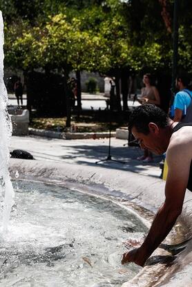 Πώς θα παραμείνετε σωστά ενυδατωμένοι στον καύσωνα