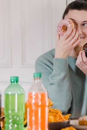 Χοληστερόλη: Το «καμπανάκι» χτυπά πριν τα 40 