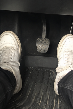 Πώς ο διαβήτης επηρεάζει τον έλεγχο των πεντάλ κατά την οδήγηση